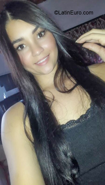 Date this stunning Colombia girl Paola from Pereira CO30516