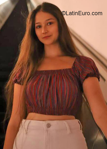 Date this fun Ecuador girl Emilia from Quito EC828
