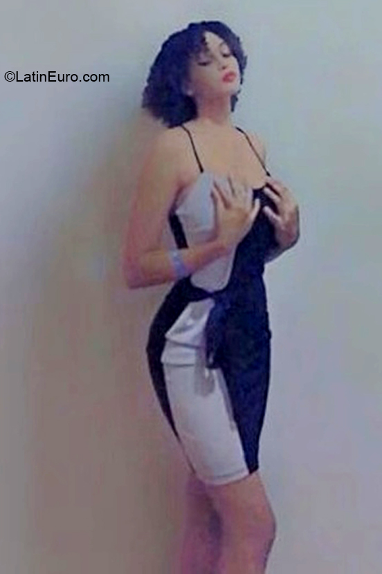 Date this beautiful Dominican Republic girl Elianny from Santo Domingo DO39995
