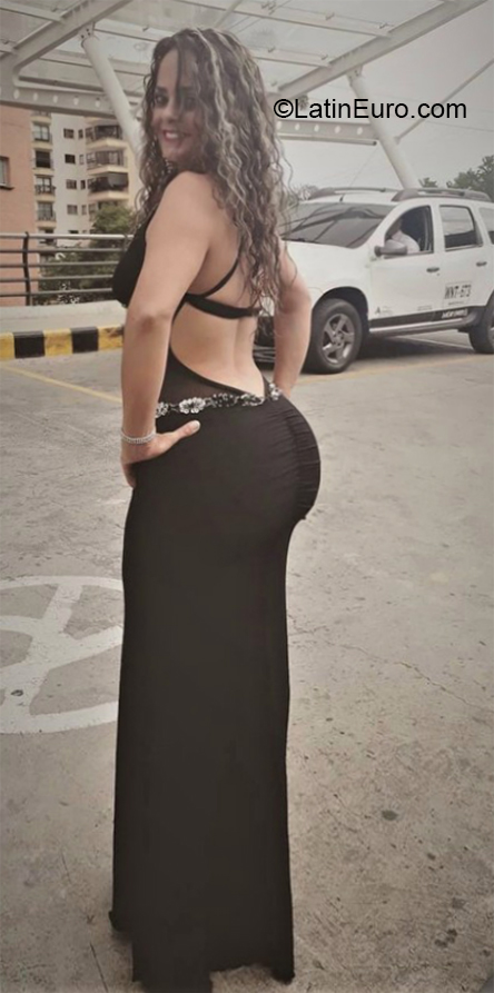 Date this pretty Colombia girl Carol from Cali CO30561