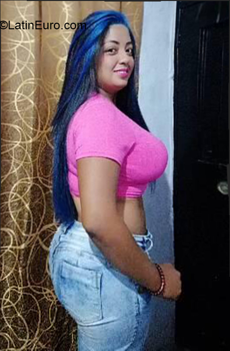 Date this lovely Colombia girl Yessi from Buga CO30572