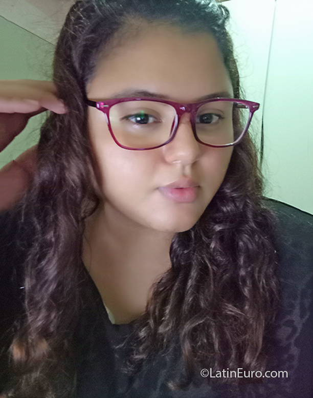 Date this delightful Spain girl Sara from Seville ES641