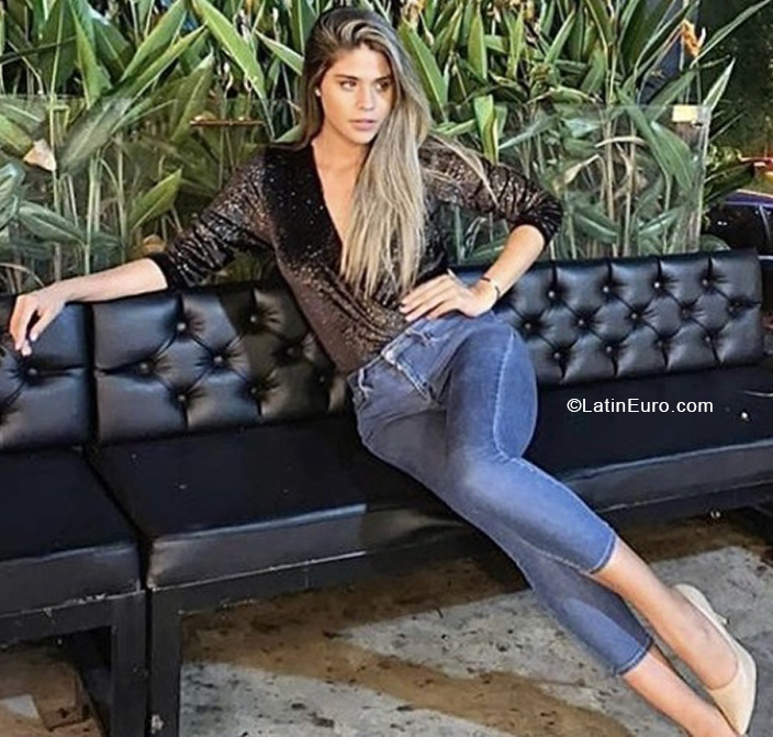 Date this beautiful United States girl Violeta from Los Angeles US21360