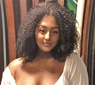 Date this athletic Brazil girl Pamela from Rio de Janeiro BR11424