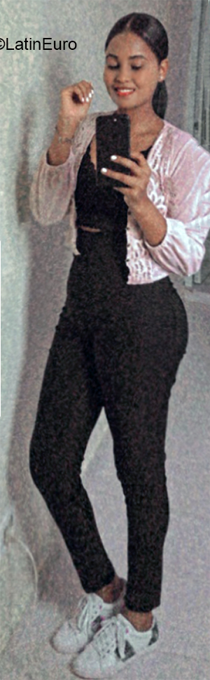 Date this voluptuous Dominican Republic girl Yoha from Santo Domingo DO40066