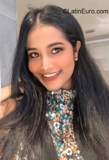 Date this stunning Guatemala girl Vilma from Tegucigalpa GA23