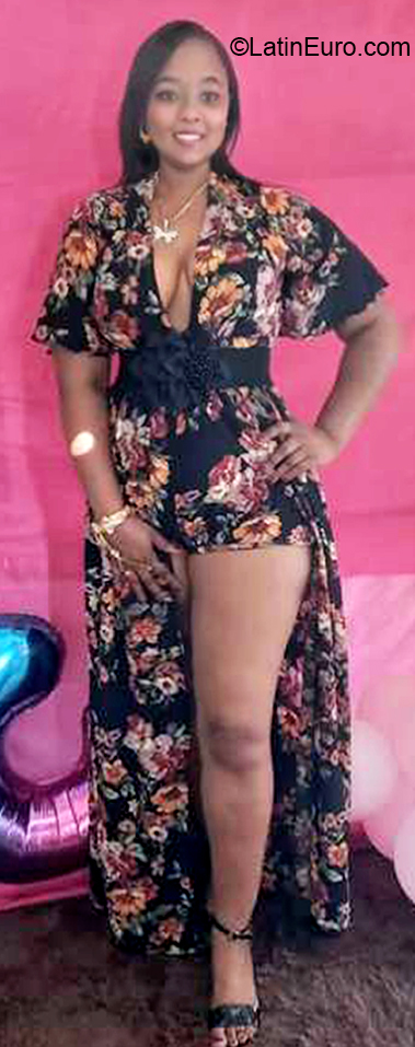 Date this passionate Dominican Republic girl Aura from Santiago DO40069