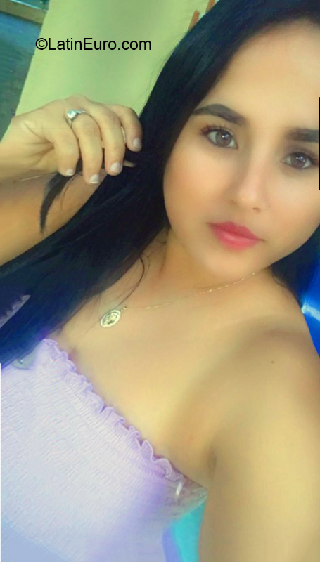 Date this athletic Dominican Republic girl Madelyne from Santiago DO40070