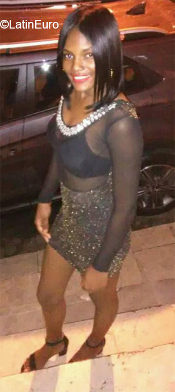 Date this foxy Dominican Republic girl Yia from Santo Domingo DO40223