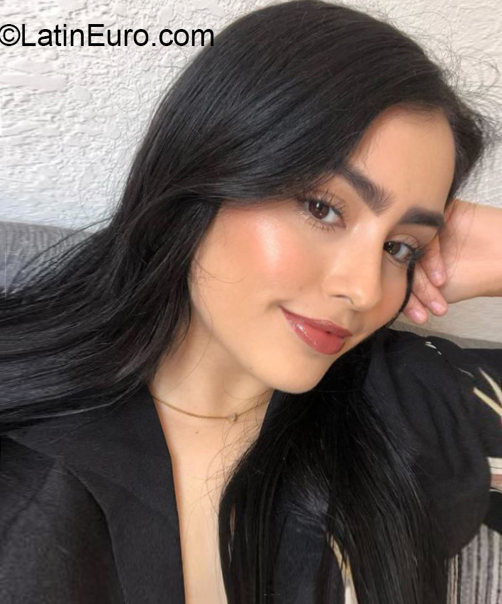 Date this attractive Mexico girl Karen from Tijuana MX2462