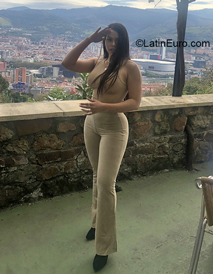Date this good-looking Colombia girl Angie from Medellin CO30677