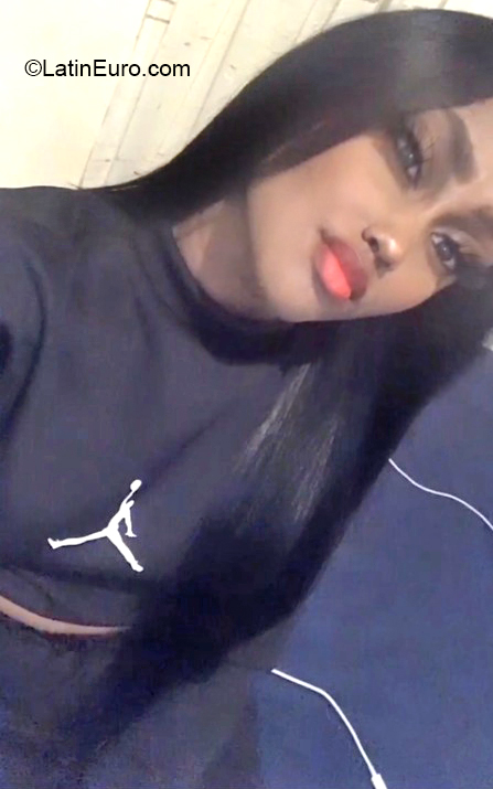 Date this young Dominican Republic girl Arlenis from Santiago De Los Caballeros DO40102