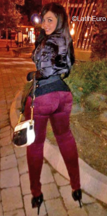 Date this nice looking Dominican Republic girl Carmen from Santo Domingo DO40119