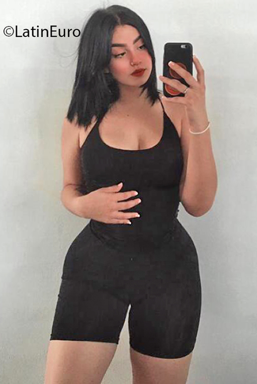 Date this georgeous Venezuela girl Emma from Maracay VE4030