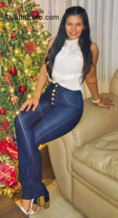 Date this attractive Bolivia girl Ana from Santa Cruz De La Sierra BO124