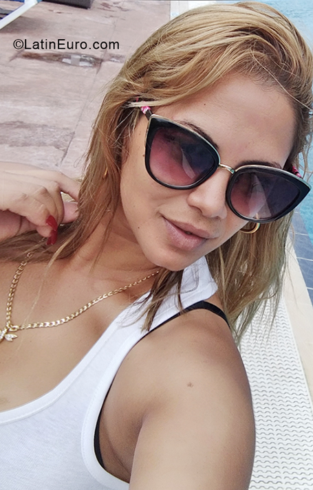 Date this young Cuba girl Lia from  CU787