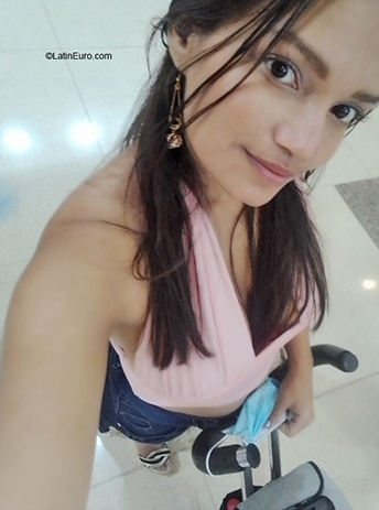 Date this young Colombia girl Paola from Villavicencio CO30740
