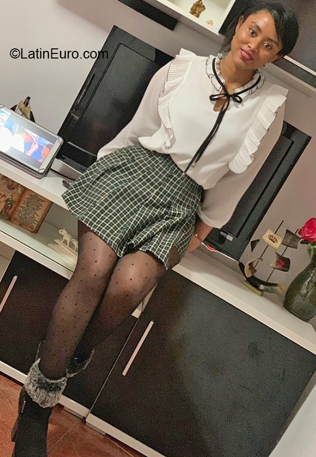 Date this cute Spain girl Luca from Madrid ES652