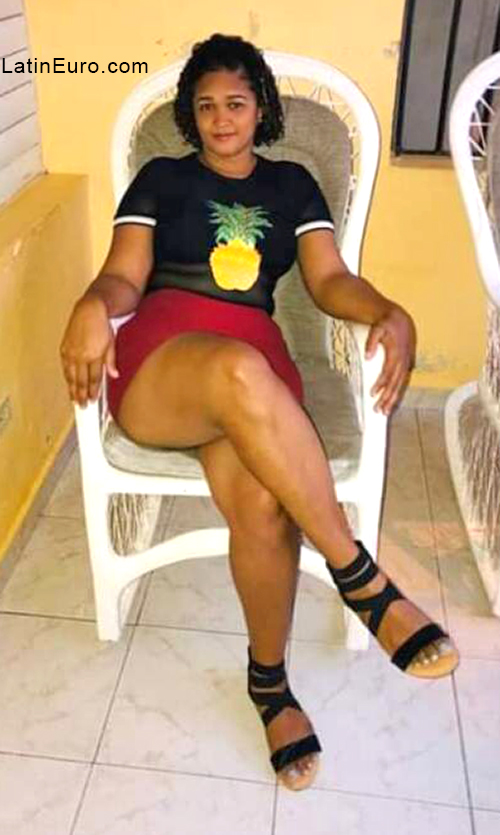 Date this lovely Dominican Republic girl Maria from Santo Domingo DO40177