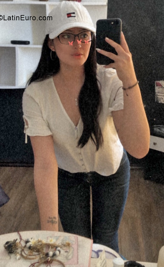 Date this good-looking Ecuador girl Pamela from Quito EC847