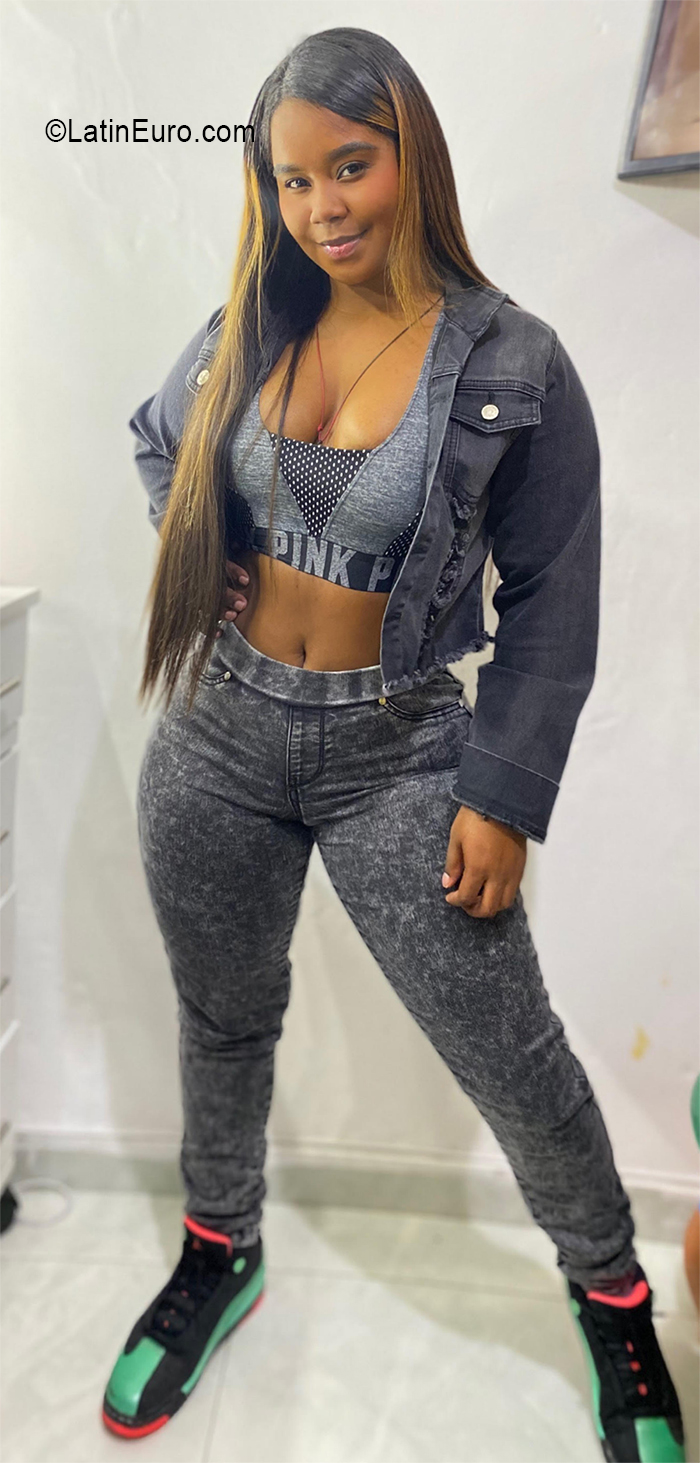 Date this good-looking Colombia girl Kim from Cali CO30783