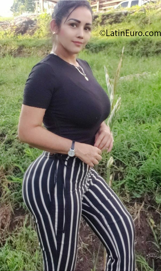 Date this athletic Colombia girl Paola from Pereira CO30801
