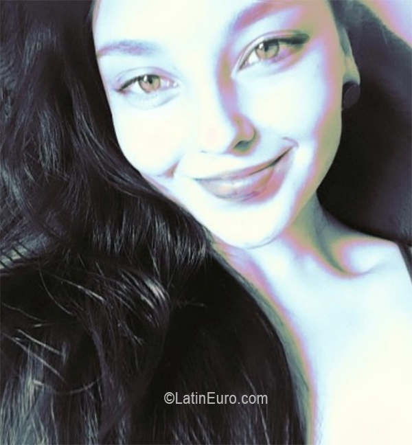 Date this gorgeous Colombia girl Andrea from Chia CO30828