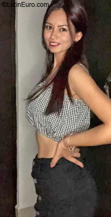 Date this beautiful Mexico girl Alexa from Guadalajara MX2483