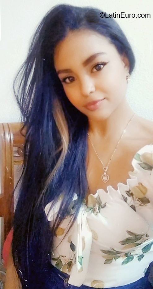 Date this good-looking Venezuela girl Esmeralda from Caracas VE4158