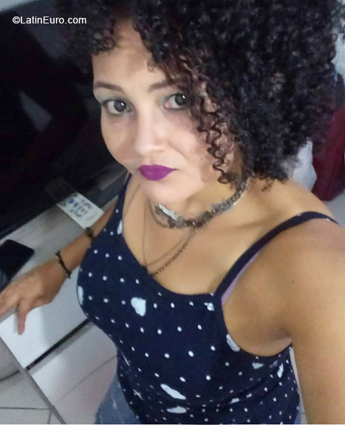 Date this cute Brazil girl Ana Claudia from Ilheus BR11466