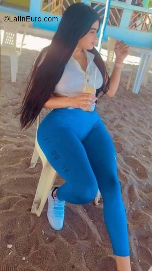 Date this good-looking Dominican Republic girl Yoadelis from Santo Domingo DO40255