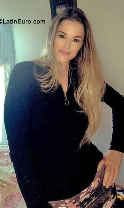 Date this good-looking Brazil girl Viv from Sao Paulo BR11638