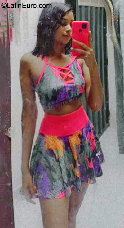 Date this good-looking Colombia girl Camila from Yondo CO30940