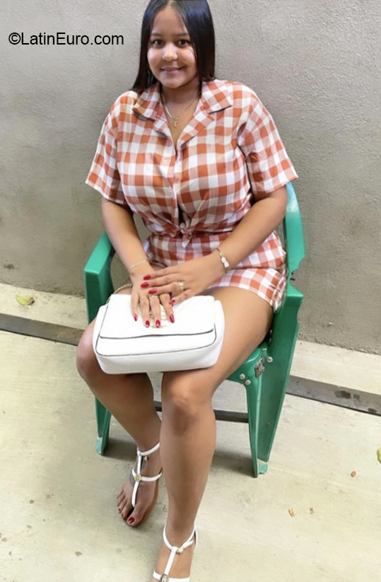 Date this athletic United States girl Lisbet from New York US21462