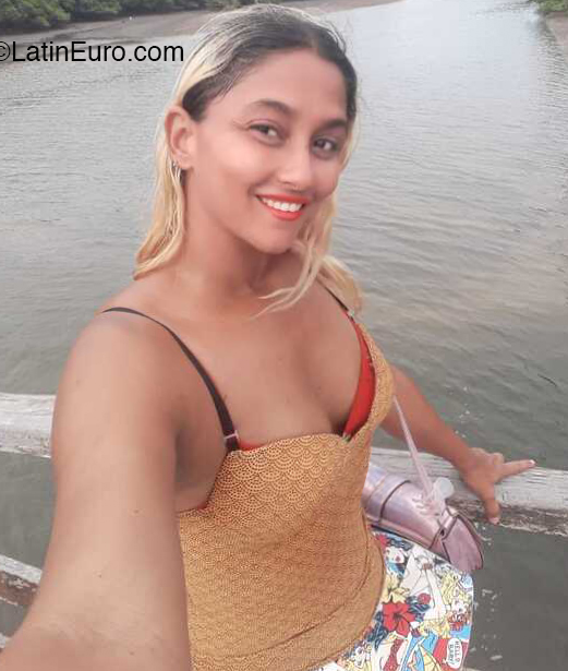 Date this attractive Brazil girl Ana from Ilha De Itamaraca BR11499