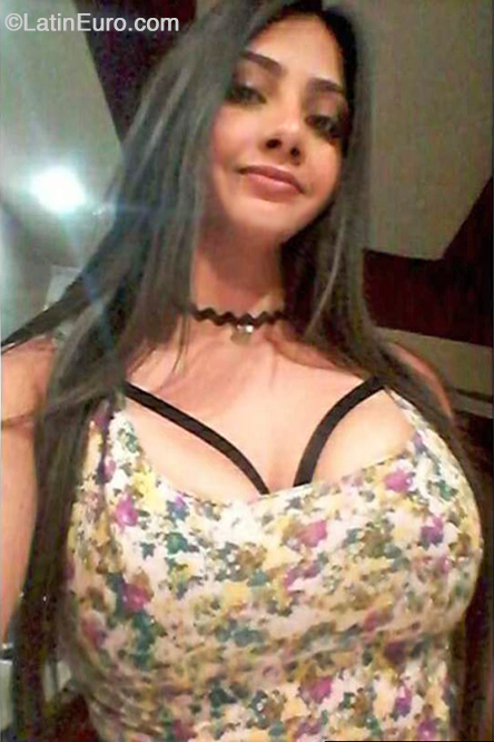Date this beautiful Ecuador girl Maria from Guayaquil EC869