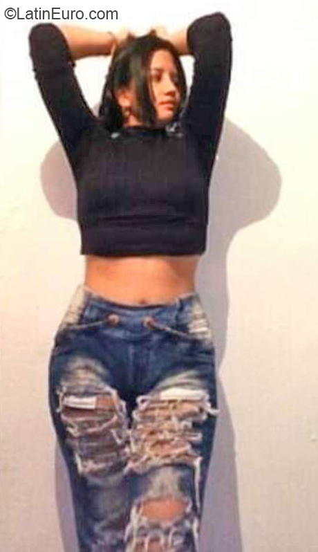 Date this passionate Colombia girl Yezy from Cali CO30988