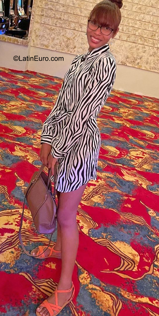 Date this hard body Dominican Republic girl Yafreisy from Santo Domingo DO40304