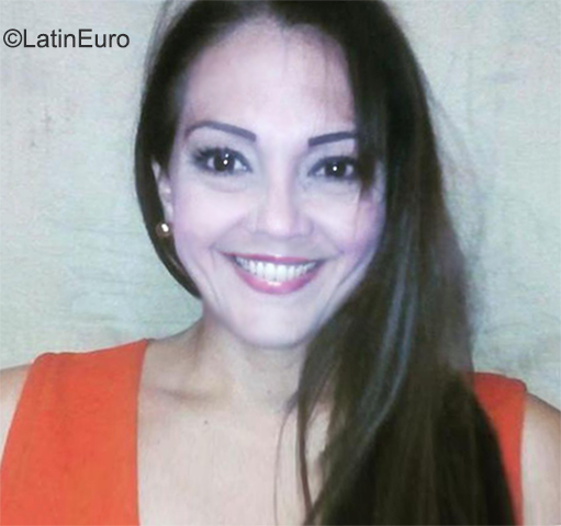Date this gorgeous Venezuela girl Rina from Maracaibo VE4102