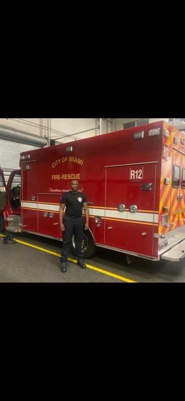 Date this foxy United States man Winston from Davie US21485