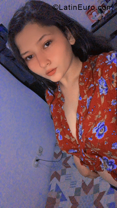 Date this sensual Honduras girl Estefany from Santa Barbara HN2936