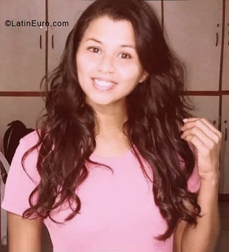 Date this nice looking Brazil girl Karla from Recife BR11519