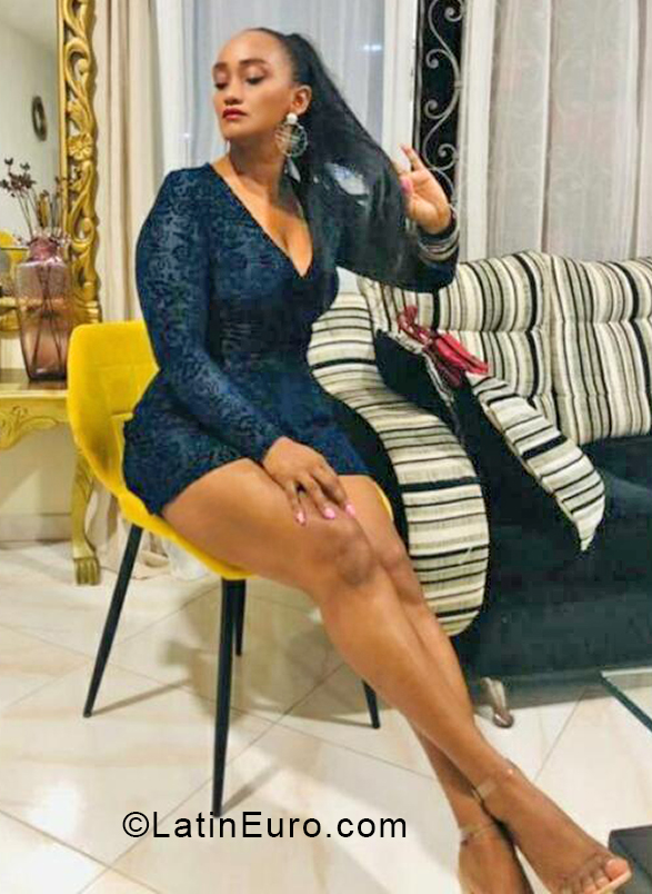 Date this voluptuous Colombia girl Luz from Monteria CO31026