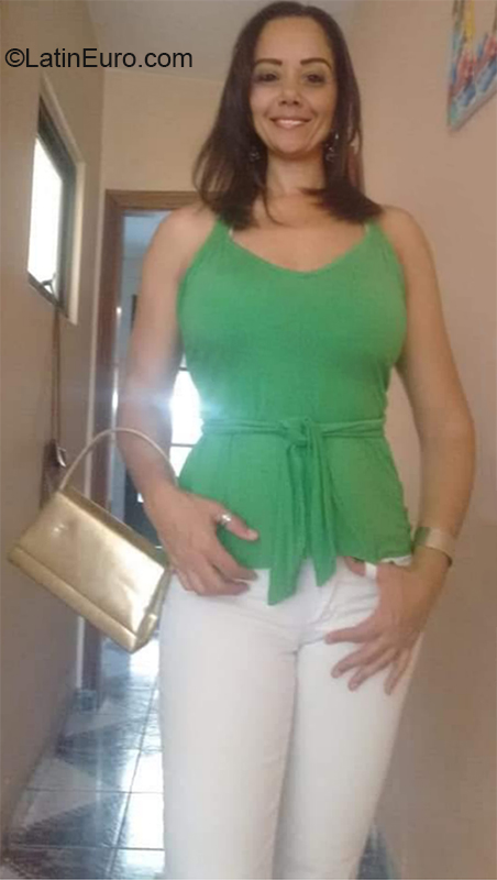 Date this charming Brazil girl Nadia from Sao Paulo BR11531