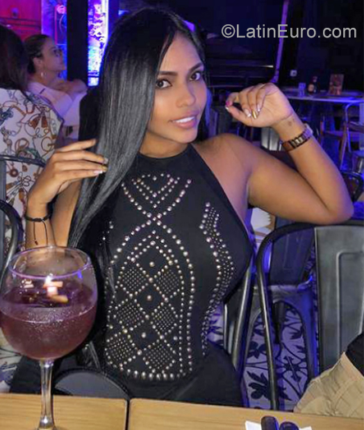 Date this funny Colombia girl Andrea from Cali CO31381