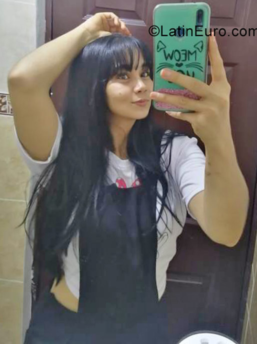 Date this funny Colombia girl Martina from Cartagena CO31075