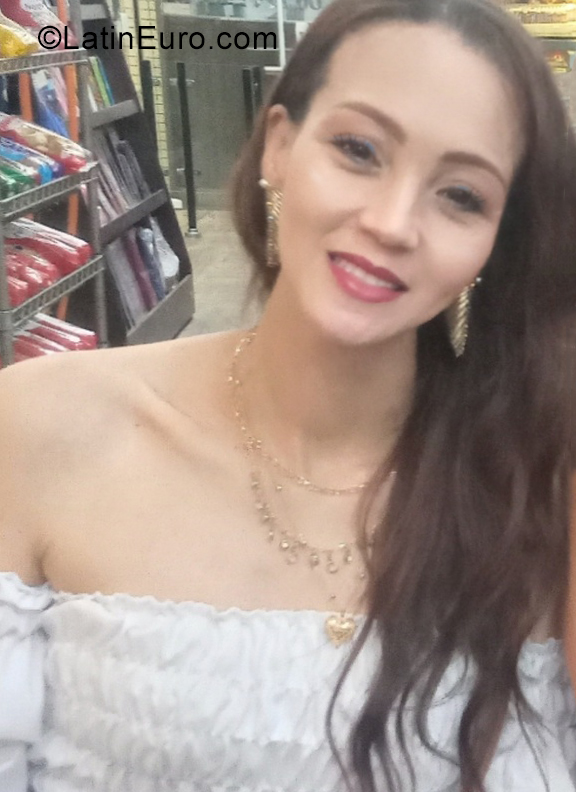 Date this athletic Brazil girl Leila from Mogi Das Cruzes BR11548