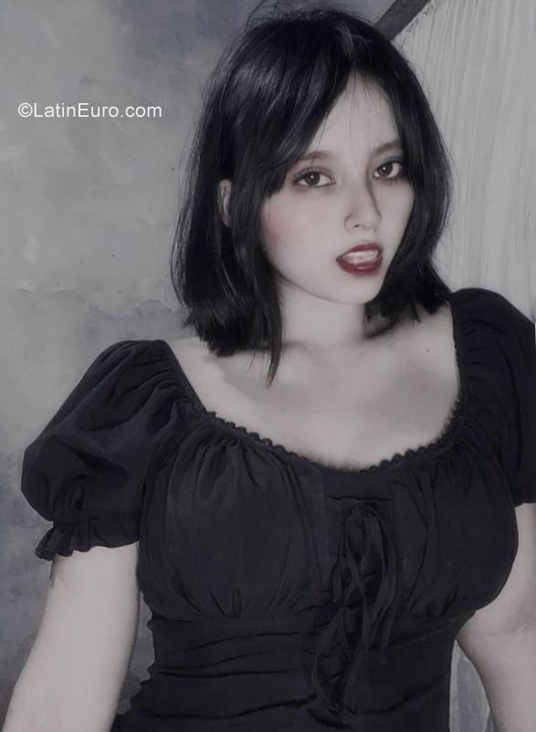 Date this funny Peru girl Lua from Lima PE1944