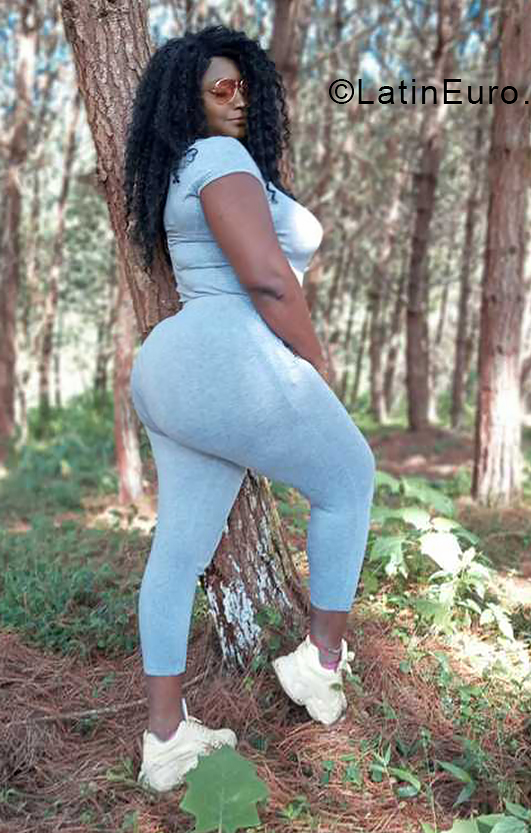 Date this attractive Colombia girl Daniela from Cali CO31117