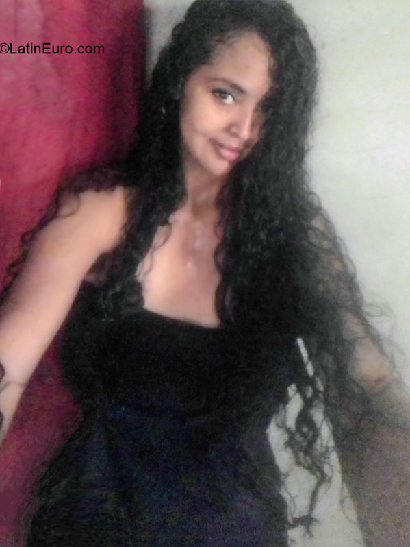 Date this stunning Dominican Republic girl Karina from Santo Domingo DO40415